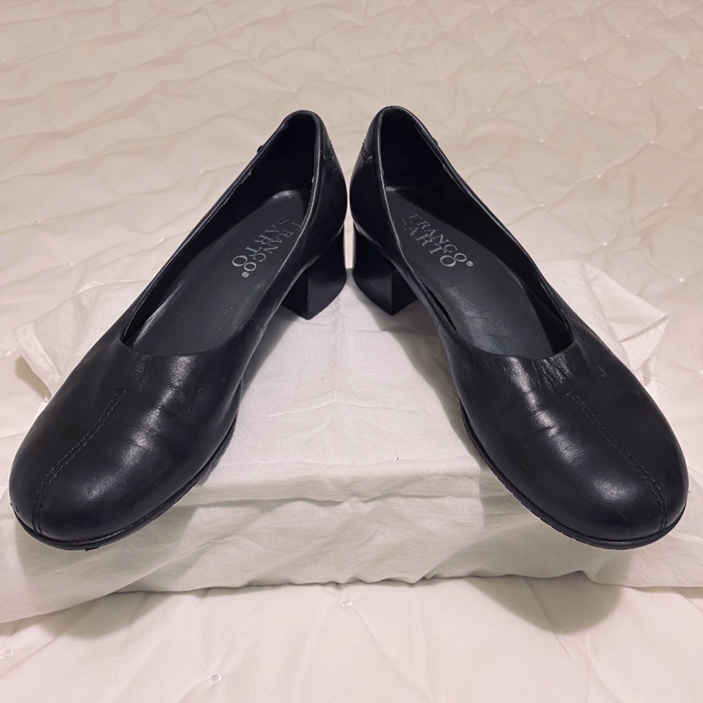 Franco Sarto black leather low heeled pumps 7 1/2